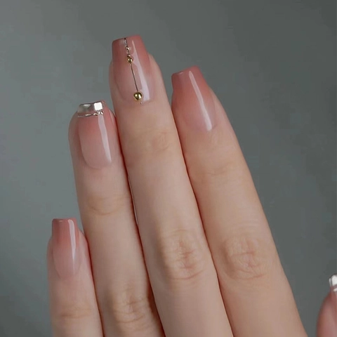 Ombre Gradiënt French Style Press On Nails Met Gouden Metalen Lijnen En Kralen Doodskist Vorm Glanzende Kunstnagels