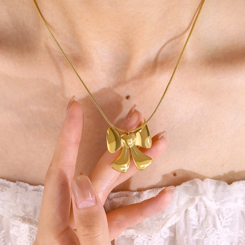 Set di Gioielli con Fiocco 3D in Acciaio Inossidabile Placcato Oro 18K per Donna Elegante Collana con Ciondolo a Fiocco Orecchini a Bottone