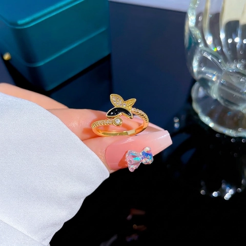 Brass Gold Plated Schmetterling Offener Ring Mit Schwarzer Emaille Und Funkelnden Zirkonia Verstellbarer Modeschmuck