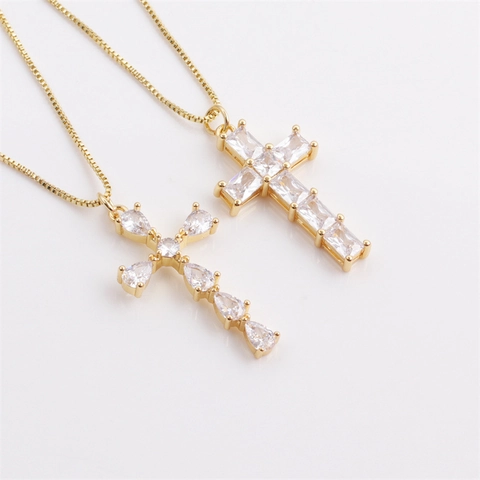Collar con Colgante de Cruz de Cobre Bañado en Oro 18K con Joyería de Cruz Incrustada de Circonia para Mujeres Hombres Collar Religioso