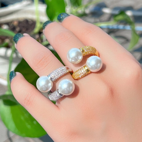 Elegante Anello Aperto Con Doppia Perla Artificial In Rame Zirconi AAA Micro Pavé Gioielli Di Moda Regolabili Per Donna