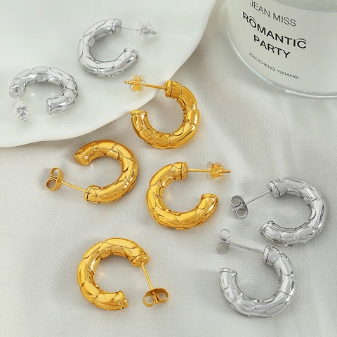 High-end Gewatteerde C-Vormige Oorbellen Voor Dames Koreaanse Stijl Reliëf Textuur Titanium Staal Goud Zilver Sieraden