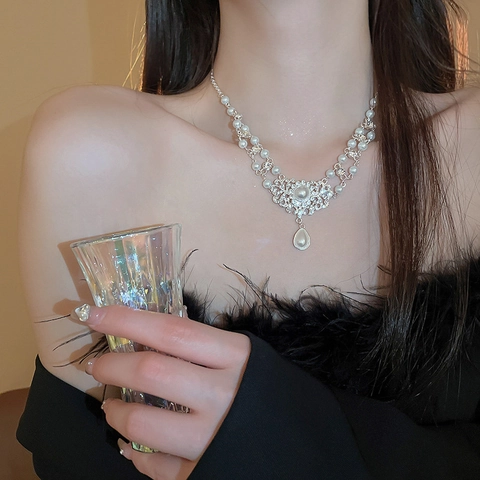 Baroque Vintage Artificial Pearl Necklace For Women Alloy Rhinestone Waterdrop Pendant French Court Style Double Layer