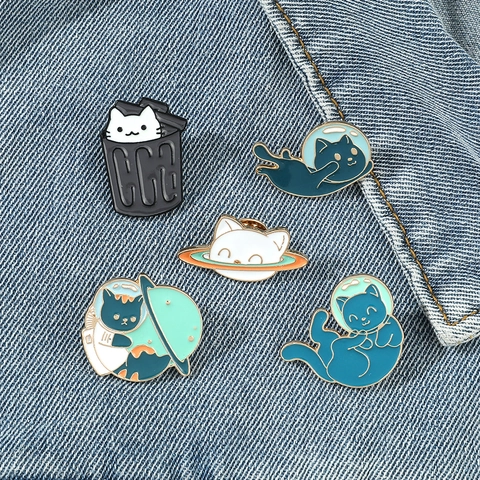 Spilla In Smalto Gatto Astronauta Spaziale Pin In Lega Metallica Distintivo Decorativo Animale Cartone Animato Zaino