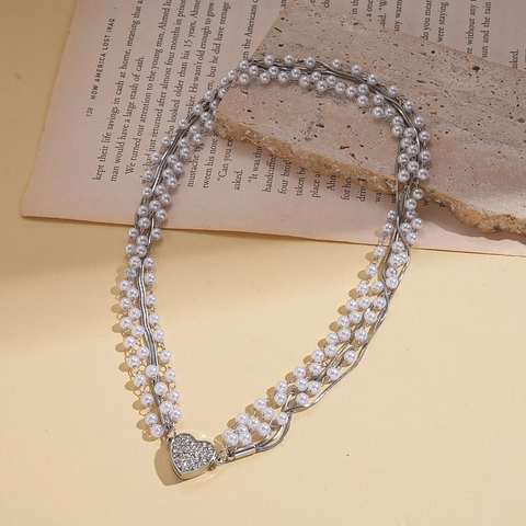Multi-Layer Long Sweater Necklace With Imitation Artificial Pearl Alloy Chain Heart Rhinestone Pendant Retro Fashion For Women