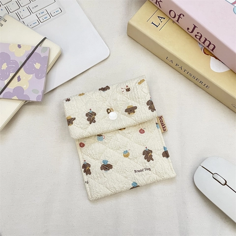 Sac De Rangement Matelassé Organisateur De Serviettes Hygiéniques Portable Mini Pochette Polyester Souple Motif Chien Dessin Animé Coeur Fermeture À Bouton