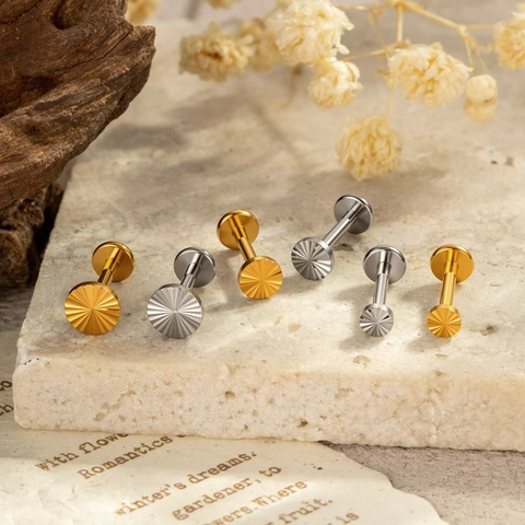 Sunburst Ronde Schijf Labret Piercing G23 Titaniumlegering Interne Schroefdraad Piercing Sieraden Voor Oorkraakbeen Tragus Lip