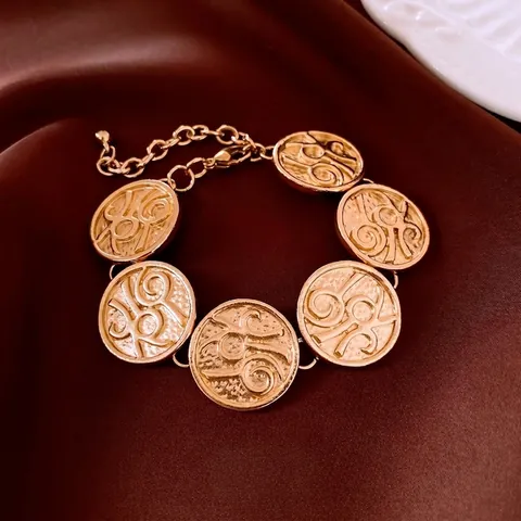 Vintage Round Coin Relief Bracelet Alloy Metal Retro Adjustable Chain Bangle For Women Fashion Jewelry Accessory
