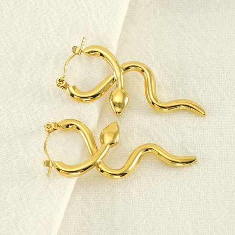 Orecchini A Cerchio Serpente In Acciaio Inossidabile Placcato Oro 18K Trama Squamata Superficie Liscia Design Animale Donna
