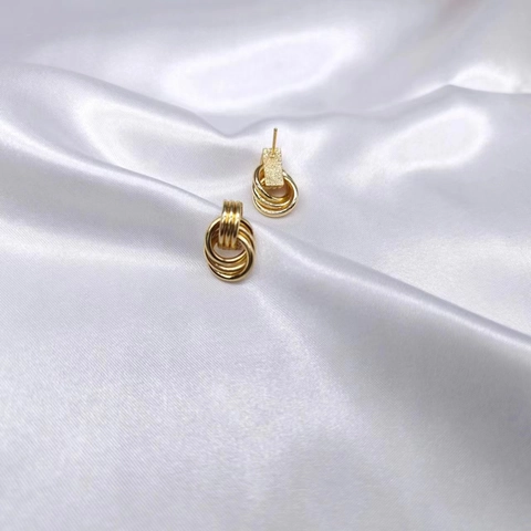 Elegant Alloy Triple Interlocking Hoop Stud Earrings For Women Minimalist Vintage Gold Silver Metallic Geometric Circular Jewelry