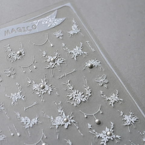 Adesivi Per Unghie Rilievo 5D 3D Goffrato Fiore Pizzo Bianco Farfalla Perla Artificial Design Francese Elegante DIY Decalcomanie