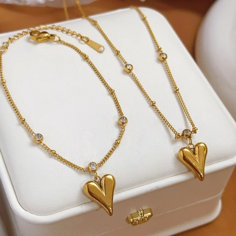 Herz Anhänger Schmuck Einschließlich Halskette Und Armband 18K Vergoldeter Edelstahl Mit Funkelndem Zirkonia Für Damen