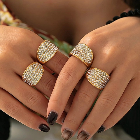 Anillo De Banda Ancha De Moda Acero De Titanio Micro Pavé Diamante Checo Chapado En Oro 18K Cóncavo Joyería De Lujo Para Mujeres