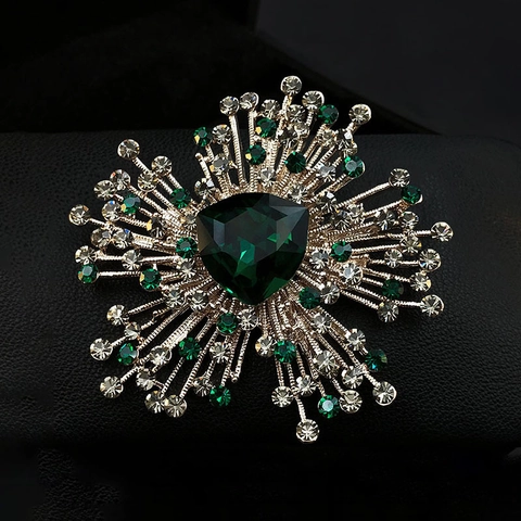 Vintage Luxury Emerald Green Crystal Flower Brooch For Women Alloy Full Rhinestone Radiant Corsage Pin For Wedding Banquet Fashion Jewelry