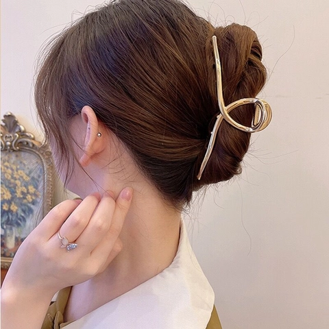 Metal Hair Claw Clip Elegant Large Shark Clamp Hollow Geometric Twist Design Fashion Accessories For Women