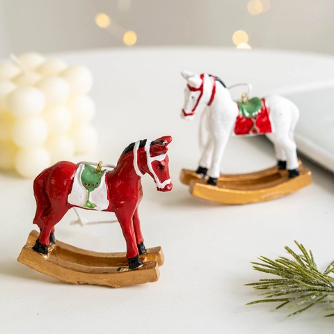 Kreatives Weihnachten Bemaltes Harz Schaukelpferd Ornament Hängende Weihnachtsbaum Dekoration Vintage Stil Desktop Miniatur Figur