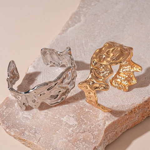 Bracciale Rigido Aperto In Lega Texture Lava Irregolare Metallico Largo Minimalista Gioielli Moda Donna