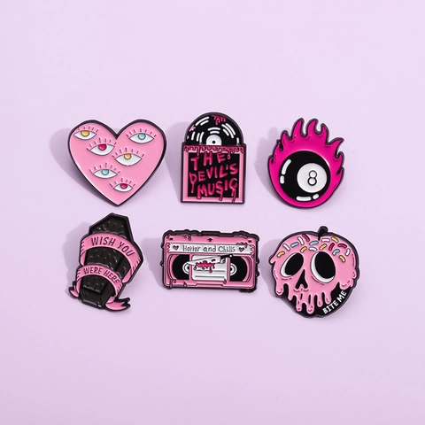 Broche Émaillée en Alliage Rose Noir Halloween Crâne Cœur Cercueil Disque Badge Bijoux Punk Cool Cadeau