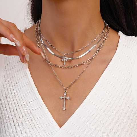Collier Multi-rangs Avec Pendentifs Croix En Strass Alliage Chaîne Serpent Superposée Bijoux De Mode Pour Femmes