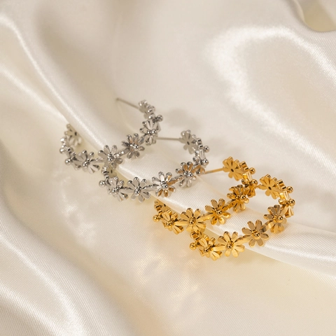 Daisy Flower C Shaped Hoop Earrings Stainless Steel 18K Gold Plated Hollow Floral Design INS Style Jewelry For Women