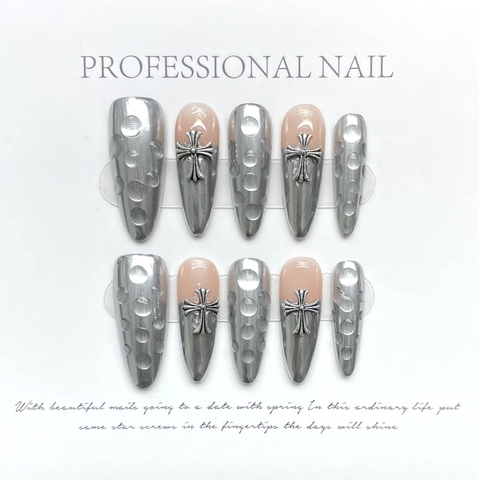 Unghie Finte da Incollare Fatte a Mano Argento Specchio Punk Gotico Croce Y2K Rosa Nude Metallico Gocce d'Acqua Manicure Spicy Girl
