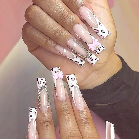 Uñas Postizas Press On Coffin Largas Estampado Leopardo French Tips Con Lazos 3D Y Strass Trendy Cyber Style