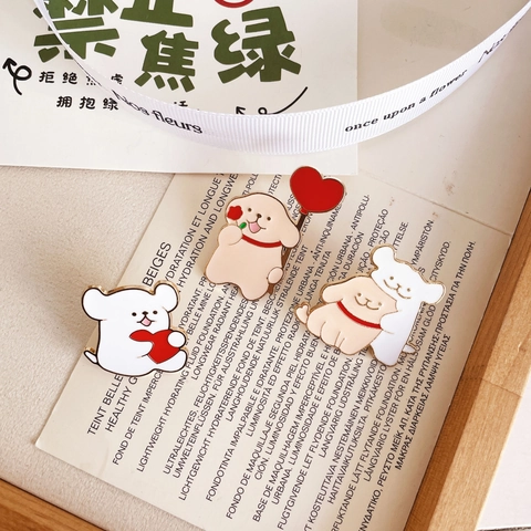 Lindo Broche De Perro De Dibujos Animados Pin De Esmalte De Aleación De Zinc Corazón Flor Insignia De Perro Para Ropa Bolsos