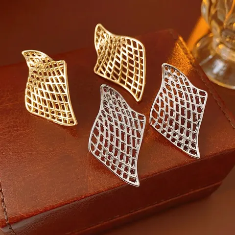 Rhombus Gaas Holle Oorbellen Legering Met Zilveren Oorsteker Vintage Geometrische Minimalistische Stijl Vrouwen