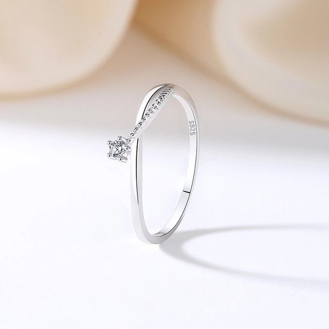 925 Sterling Zilver Minimalistische Gedraaide Stapelbare Ring Voor Vrouwen Elegante Zirconia Ingelegde Witgouden Plated Ring