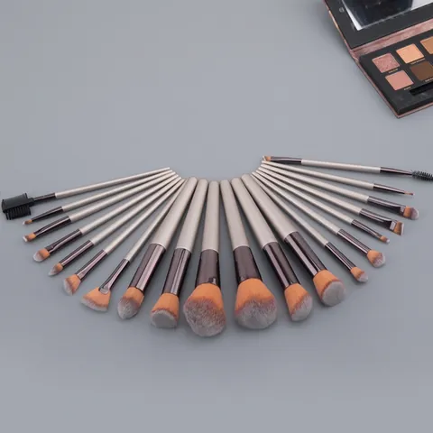 Pinceaux De Maquillage Professionnels Champagne Gold Fibres Synthétiques Manche Bois Tube Aluminium Avec Sac Cuir PU Pour Estomper