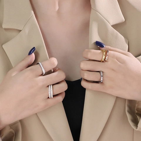 Quadratischer Ring Aus Edelstahl Mit Römischen Ziffern Und Zirkonia-Inlay Luxusschmuck Minimalistisch Für Paare