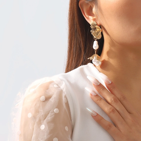 Pendientes Colgantes De Perlas Artificiales Simuladas Barrocas Irregulares Aleación De Cinc Hoja De Ginkgo Texturizada Retro Francés Artístico Para Mujeres