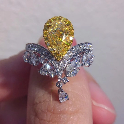 Elegant Luxurious Copper Crown Open Ring For Women Sparkling Yellow Rhinestone Water-drop Pendant Adjustable Fashion Ring Jewelry