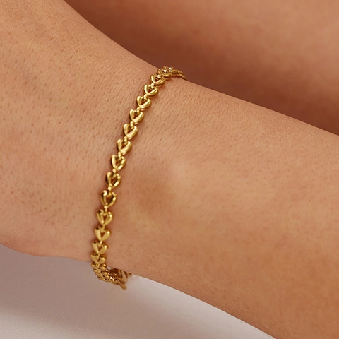 Bracelet Chaîne à Maillons en Cœur en Acier Inoxydable Plaqué Or 18K Minimaliste pour Femme Bijou de Main Réglable Cadeau Simple