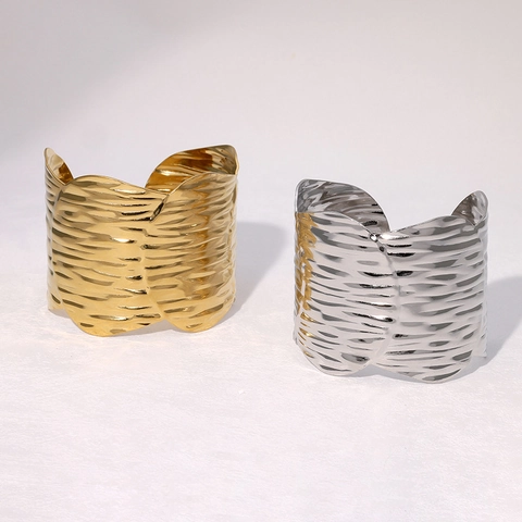 Breites Manschettenarmband Edelstahl Unregelmäßige Wellentextur Vergoldet Übertriebenes Klobiges Offenes Armband Modern