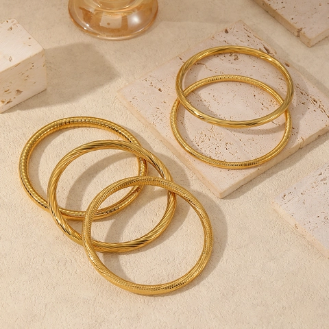Minimalistisches Edelstahl Armreif Armband Für Damen 18K Vergoldet Mit Gewinde Und Gedrehter Textur Modeschmuck