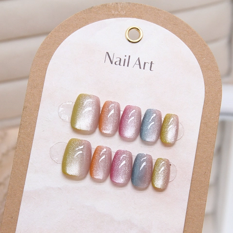Handgemaakte Kleurrijke Gradiënt Kattenoog Kunstnagels Kort Vierkant Afneembaar Glitter Zoete Stijl Manicure Voor Vrouwen