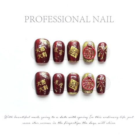 Handgemachte Press On Nails Rot Und Gold Mit Traditionellen Festmustern Glänzende Harz Faux Nails Für Frauen Elegant