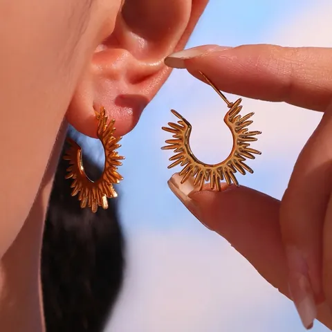 Pendientes De Aro En C Con Rayos De Girasol Acier Inoxidable Chapado En Oro De 18K Sol Radiante Para Mujer Joyería