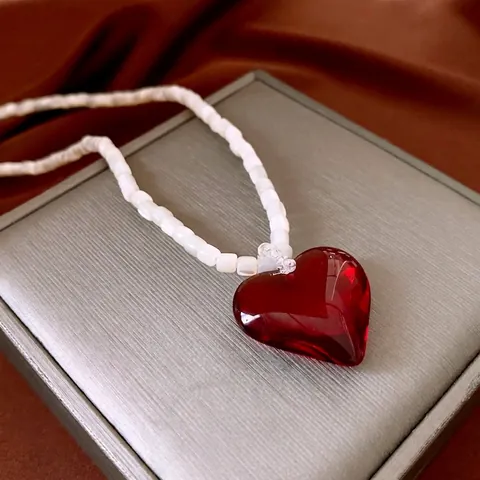 Elegante Collar Con Colgante De Corazón Rojo Piedra Ojo De Gato Cadena De Cuentas Blancas Resina Accesorio Minimalista Mujer
