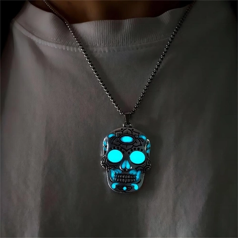 Luminosa Collana Con Ciondolo a Teschio di Zucchero in Lega di Zinco Luce Al Buio Gotico Floreale Intagliato Gioielli per Halloween Giorno Dei Morti