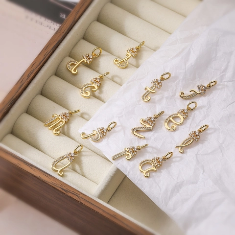 Elegante Pendente Con Lettera Iniziale Rame Placcato Oro 18K Zircone Corona Alfabeto Charms Per Creazione Di Gioielli DIY