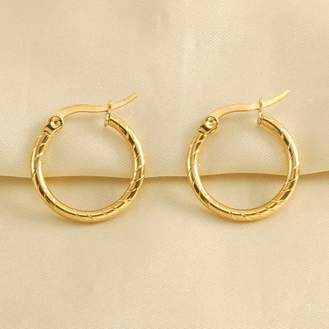 Boucles Créoles Minimalistes Acier Inoxydable Plaqué Or 18K Texture Torsadée Spirale Bijoux Géométriques Femmes