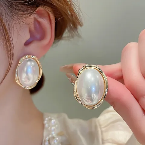 Orecchini A Lobo Con Künstliche Perle Artificiali Ovali Retro Francesi Bordo Ondulato Dorato Lega Con Perno In Argento Per Donne