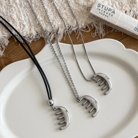 Collier Pendentif Peigne Argent Longue Chaîne Pull Avec Alliage Et Cordon En Cuir Pour Femmes Style Minimaliste