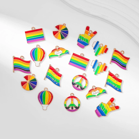 Ciondoli In Lega Di Smalto Arcobaleno Pendenti Orgoglio Cuore Segno Della Pace Bandiera DIY Accessori Per Gioielli