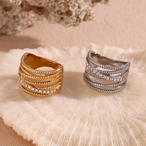 Anelli Incrociati Multistrato in Acciaio Inossidabile a Torsione Traforata per Donna Placcato Oro 18K Fascia Larga con Strass