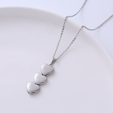 Collana Con Pendente A Triplo Cuore Acciaio Inossidabile 316L Minimalista Lucido Tono Argento Gioielli Per Donna