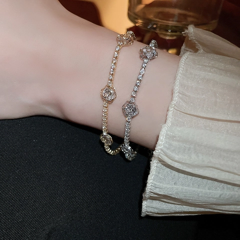 Pulsera Con Amuleto De Flor Aleación Circonita Cúbica Pavimentada Camelia Rosa Joyería Elegante Ajustable Para Mujer