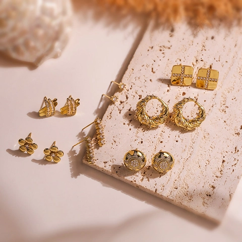 Orecchini a Bottone in Rame con Zirconia a Forma di Fiore Stella Croce Quadrato Moda Orecchini a Cerchio Geometrici con Strass
